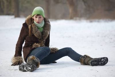 Как природа человека повышает риск травм зимой?