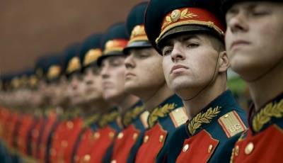 Российских военных «переведут» на пластиковую посуду