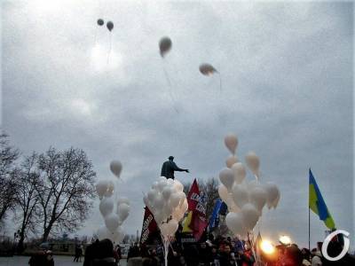 Сотня белых шаров и горевший роддом: главные новости Одессы 20 февраля