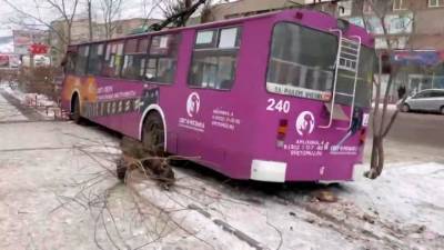 ДТП в Чите: легковой автомобиль протаранил троллейбус с пассажирами