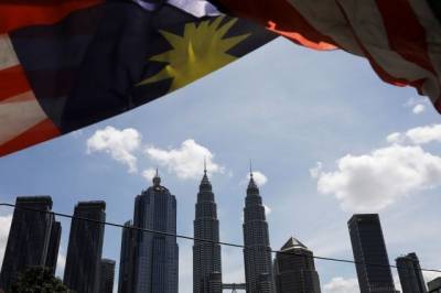 Власти Малайзии предложили ввести единый вакцинный сертификат