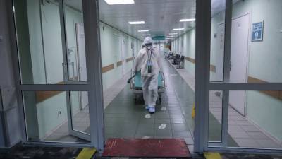 Российские медики выявили 12 742 новых случая коронавируса за сутки