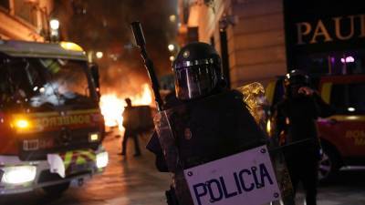 В Испании сотрудники полиции применили силу против участников протеста