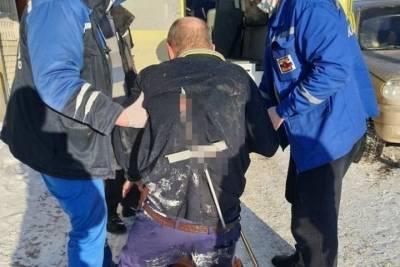 Житель Оренбурга напоролся на металлический штырь