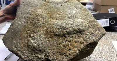 Археологи нашли жернов времен Римской империи с изображением фаллоса (фото)