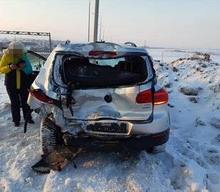 В Башкирии на трассе фура въехала в легковушку: Водитель иномарки пострадал