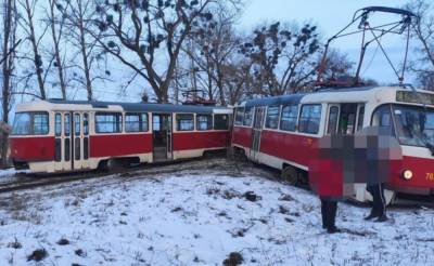 В Харькове трамвай сошел с рельсов и отлетел в сторону, кадры ЧП: есть пострадавшие