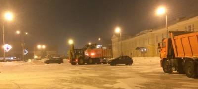 Коммунальщики вывезли более 100 самосвалов снега с улиц Петрозаводска ночью