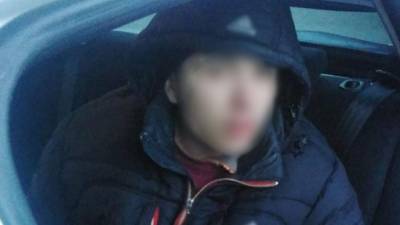На Черниговщине полицейские по пояс в снегу разыскали ночью пропавшего в лесу мальчика