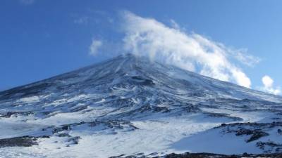 На Камчатке начал извергаться Ключевской вулкан