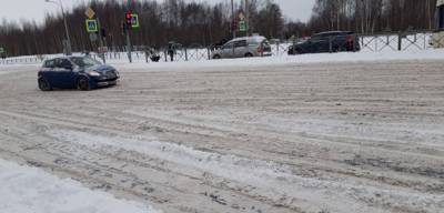После обильных осадков в ночь на 21 февраля в Петербурге наступил «снежный Армагеддон»