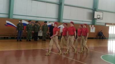 Школьники Кузнецка соревновались в строевой подготовке