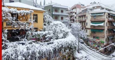 В Греции сотни домов остаются без света после снегопада