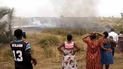 Самолет разбился после вылета из столицы Нигерии. Видео