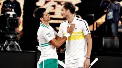 В плену эмоций: Медведев проиграл Джоковичу в финале Australian Open