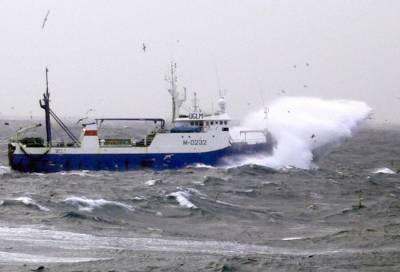 Траулер в Баренцевом море оказался обездвижен из-за отказавших двигателей