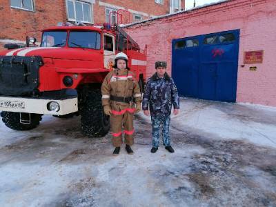 Пожарные исправительной колонии вытащили из пожара двух человек в Смоленской области
