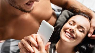 Исследователи рассказали о выборе европейцев между смартфоном и сексом