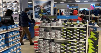 Магазины "Спортмастер" продолжают работать, несмотря на санкции СНБО