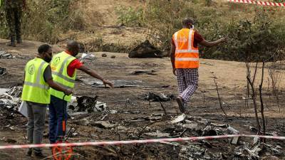 Семь человек погибли в результате крушения военного самолета в Нигерии