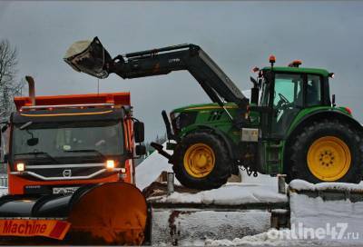В Волховском районе с прошлой ночи убирают снег – работают более 200 человек и 79 машин