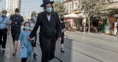 Израиль возвращается к нормальной жизни после вакцинации от COVID-19 половины населения