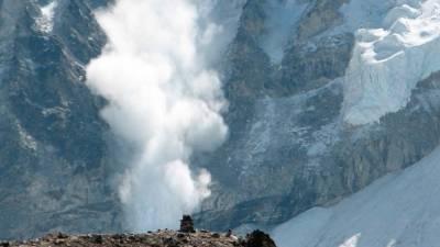 Число жертв схода лавины в Индии увеличилось до 67