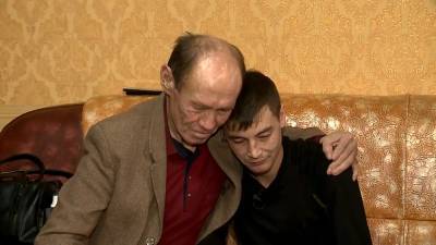 Житель Казахстана нашел сына по обрывку старой газеты спустя 30 лет.