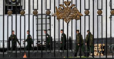 Россия готовится к военным учениям в Крыму с десантниками и "казаками"
