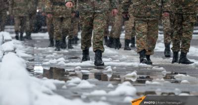 Не падают духом: армянские солдаты, не уступившие Карвачар, несут службу на новых позициях
