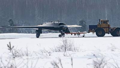 Летчик Су-57 рассказал об особенностях беспилотника "Охотник"