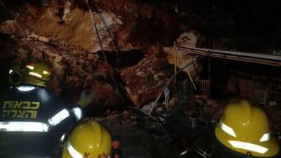 Видео: женщина погибла под обломком рухнувшей скалы на севере Израиля
