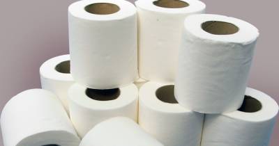 Дети из бедных семей Великобритании делали уроки на туалетной бумаге