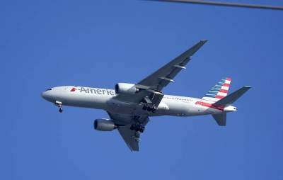Авиарегулятор США начнет проверки Boeing 777 после падения детали самолета на землю