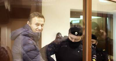 Суд признал замену условного срока Навальному на реальный законной