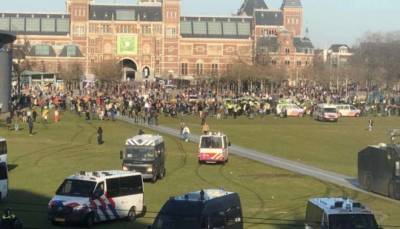 В Нидерландах прошли карантинные протесты