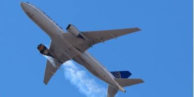 В США проверят все самолеты Боинг-777 после возгорания двигателя