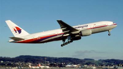 США проверят Boeing 777 после падения обшивки в жилом районе Колорадо
