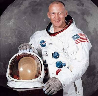 Побывавший на Луне астронавт Базз Олдрин отреагировал на посадку марсохода NASA
