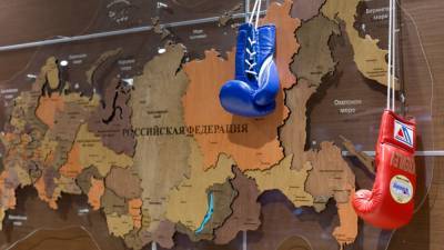 Тяжелоатлет Кокляев первые одержал победу в официальном боксерском поединке