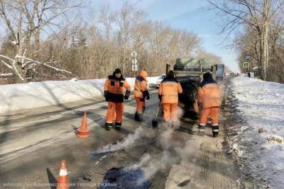 За двое суток в Рязани отремонтировали 160 квадратных метров дорог