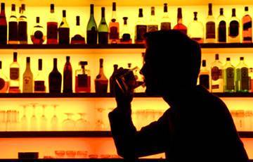 Ученые рассказали, почему некоторые люди краснеют после употребления алкоголя