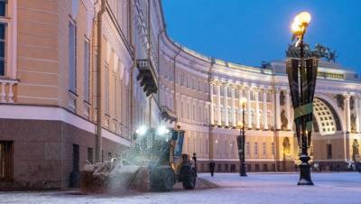 Более 1,2 тыс. спецмашин убирали улицы Петербурга от снега ночью