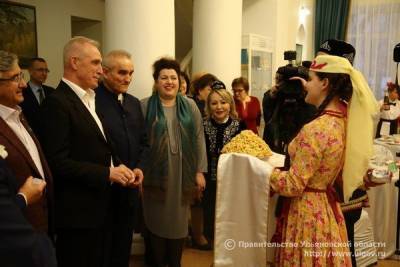 Сергей Морозов поздравил коллектив Центра татарской культуры с 25-летием учреждения