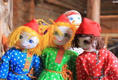Музей Соснового Бора приглашает детей попрощаться с зимой и собрать куклу-Масленицу
