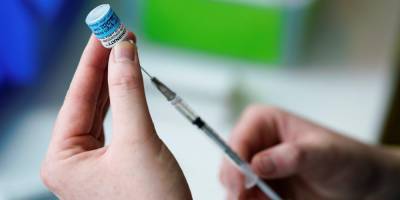 В Японии сообщили о нехватке вакцины от COVID-19