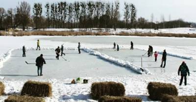 На замёрзшем озере в Багратионовске сыграли в хоккей