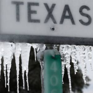 В Техасе возобновили энергоснабжение в пострадавших от холода домах