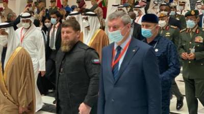 СМИ обнародовали фото вице-премьера Уруского с Кадыровым, Шмыгаль требует от чиновника срочных объяснений