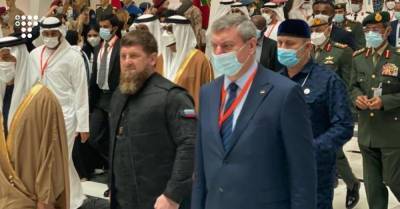 Министра Уруского сфотографировали с Кадыровым на выставке военной техники в ОАЭ. Шмыгаль требует срочных объяснений